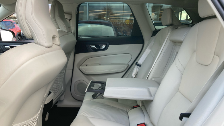 Volvo XC60 2.0 B4D Plus Dark 5dr AWD Geartronic Diesel Estate